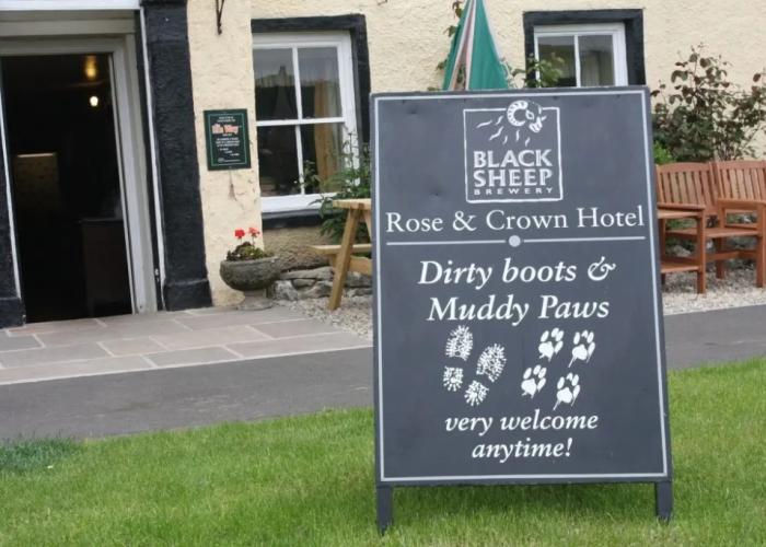 OYO Rose & Crown Hotel