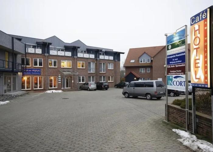 Café & Hotel am Holzhafen