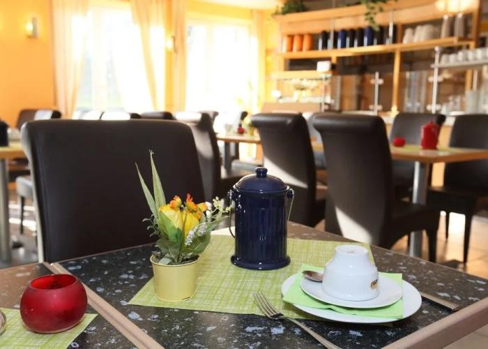 Café & Hotel am Holzhafen