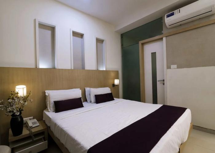 Hotel Monarch Guestline in MIDC Rabale, Navi Mumbai