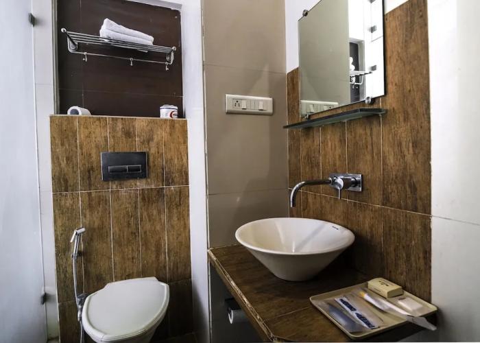 Hotel Monarch Guestline in MIDC Rabale, Navi Mumbai