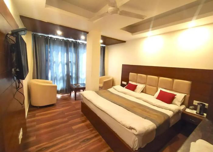 Hotel Samrat | On Mall Road with complimentary Parking