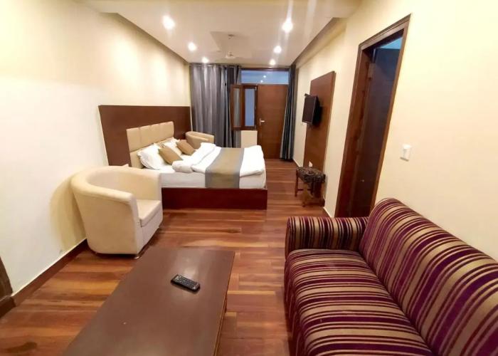 Hotel Samrat | On Mall Road with complimentary Parking