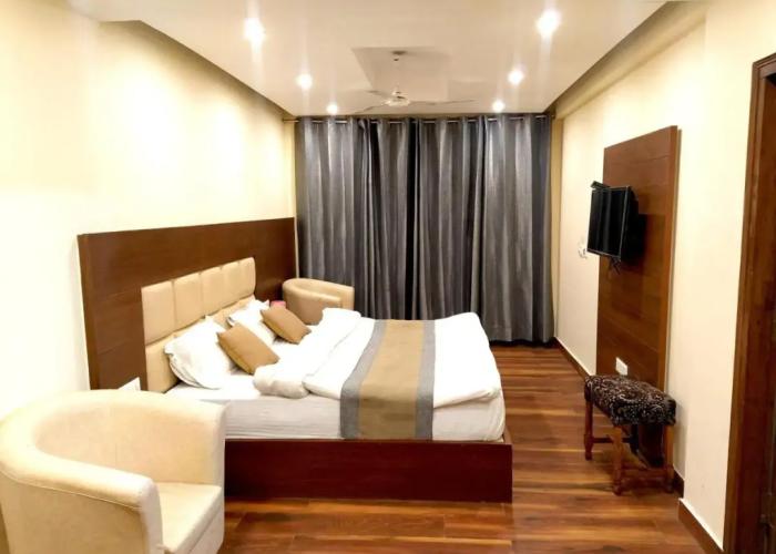 Hotel Samrat | On Mall Road with complimentary Parking
