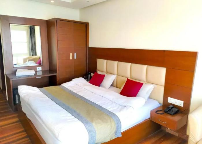Hotel Samrat | On Mall Road with complimentary Parking