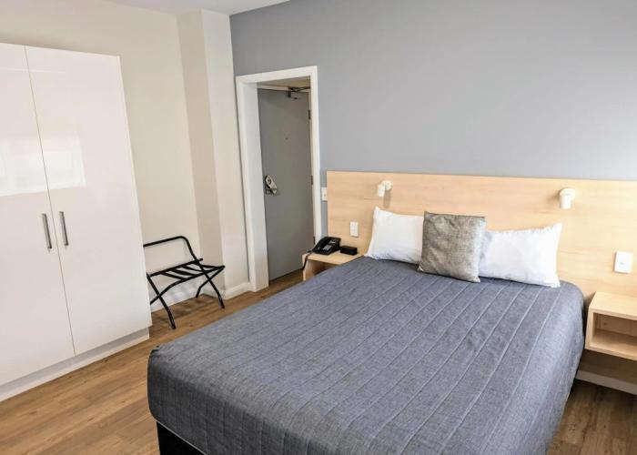 Mayfair Plaza Motel