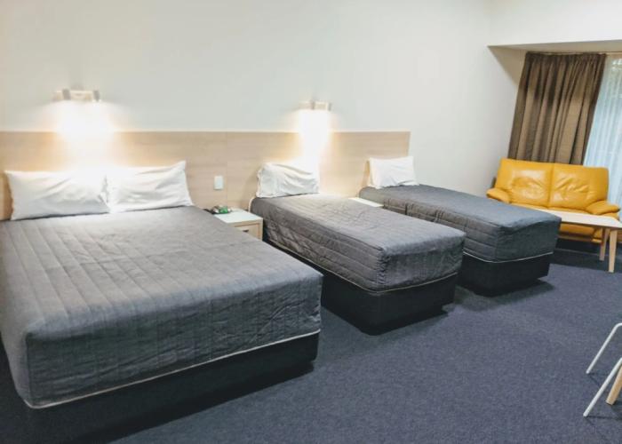 Mayfair Plaza Motel