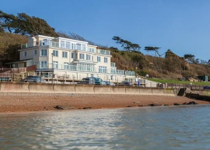 Beachside Apartment On The Beach