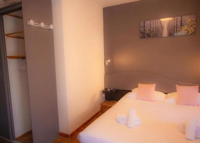 Marina Hotel Club