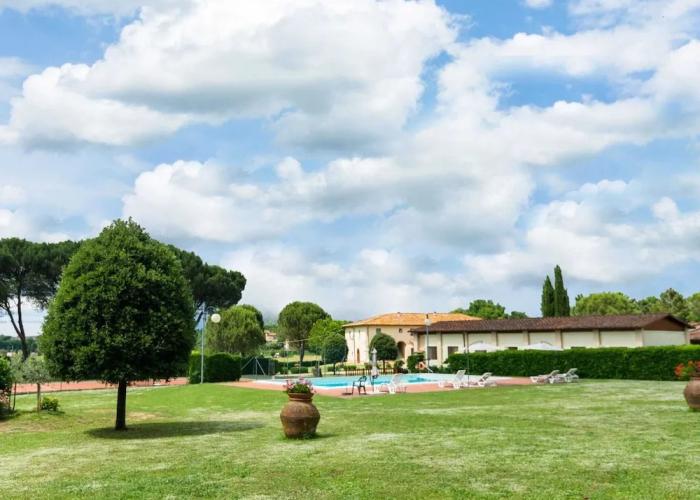 Cozy Farmhouse with Swimming Pool in Bucine