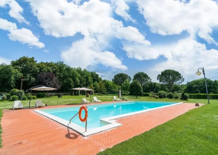 Country House With Pool and Court