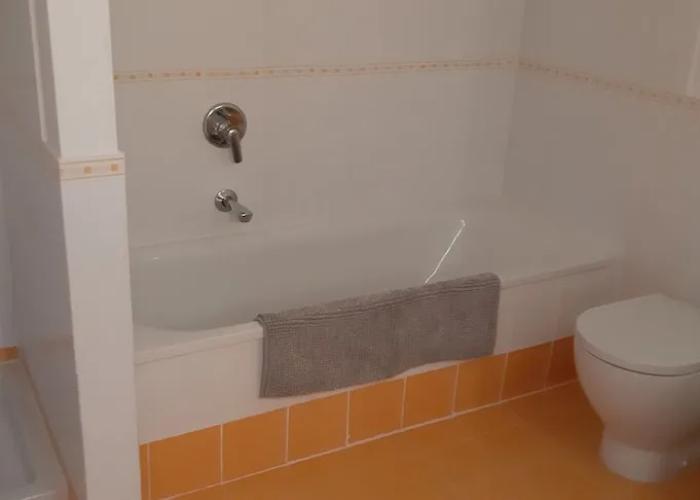 3bed Duplex - Balcony, Private Pool & Fireplace