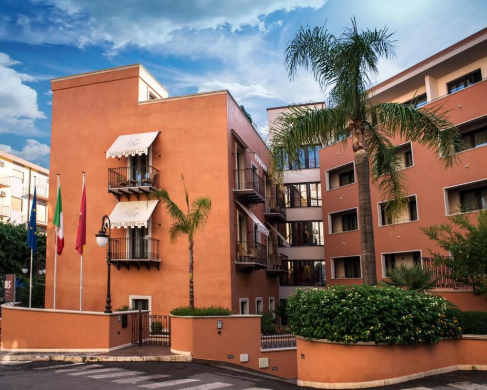 Artemis Hotel