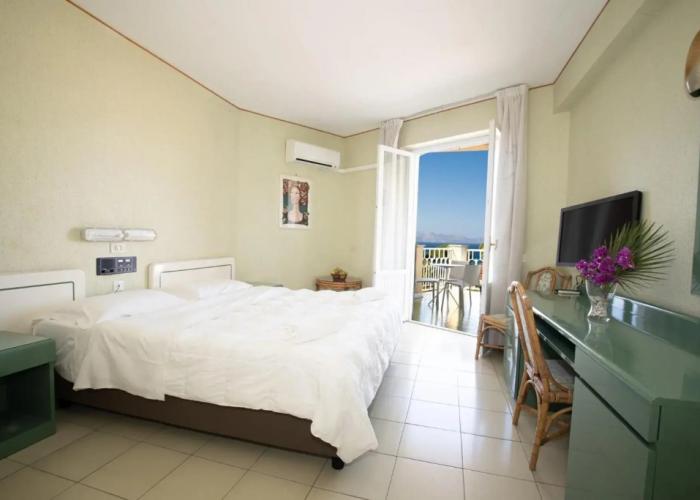 Perla del Golfo Resort