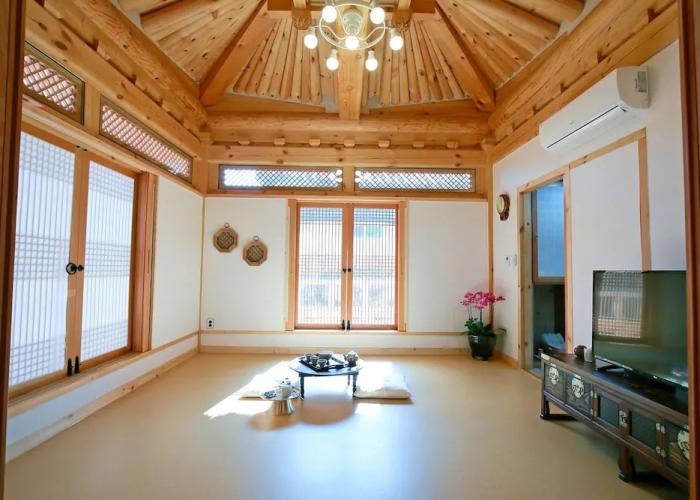 Wiyeonjae Hanok Stay