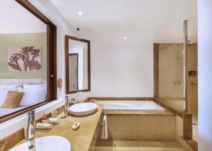 Victoria Beachcomber Resort & Spa