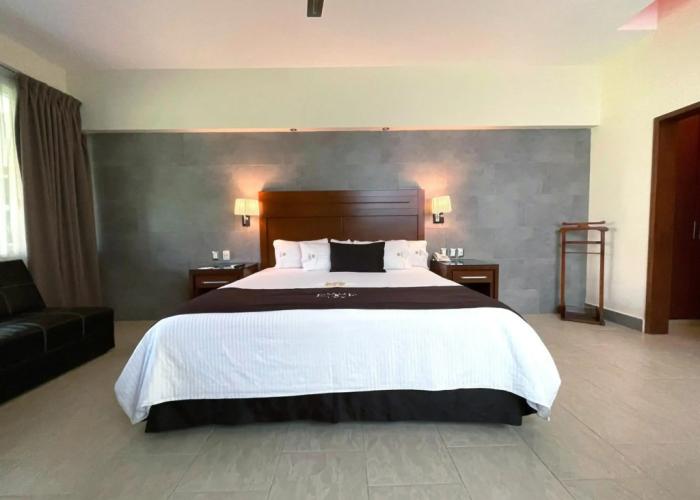 Hotel Ecce Inn & Spa