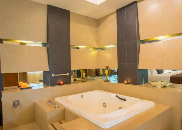 Hotel Ecce Inn & Spa