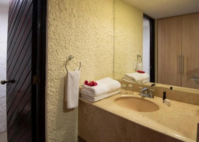 Cabo Blanco Hotel & Marina