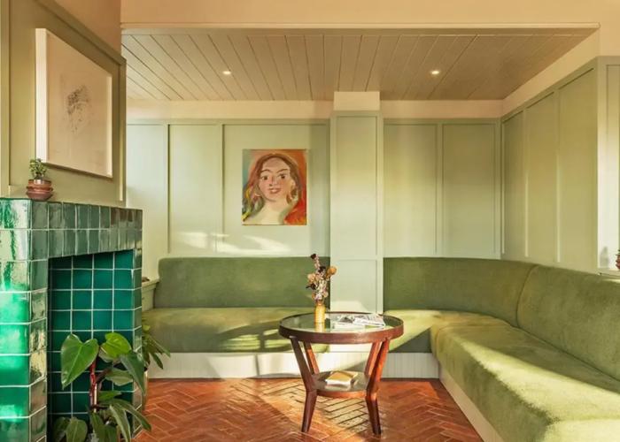Fort Road Hotel
