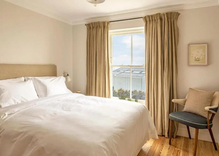Fort Road Hotel