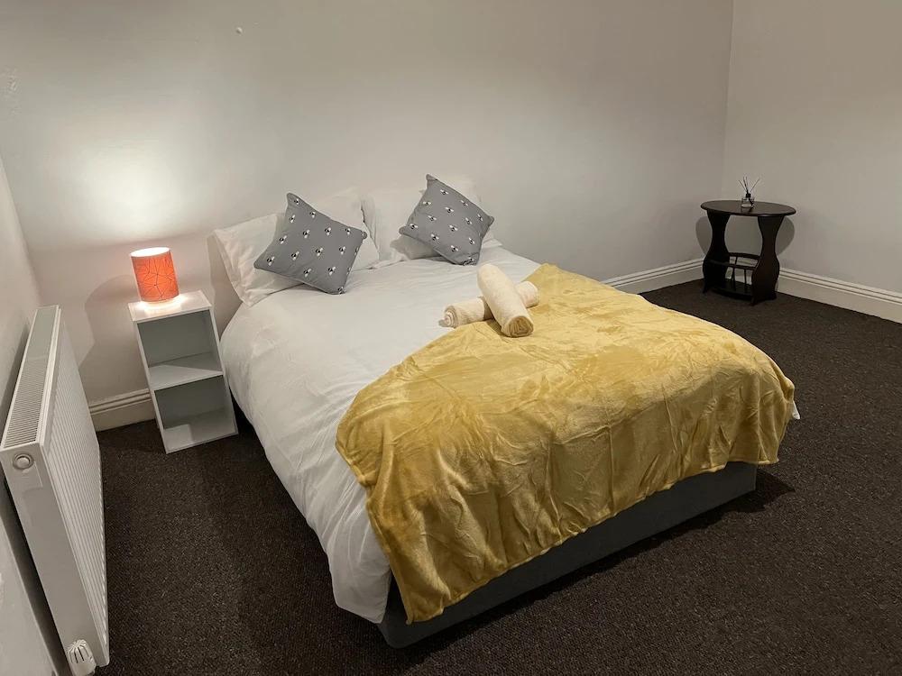 Guesthouse-2br-parking-wifi-toiletriesprovided