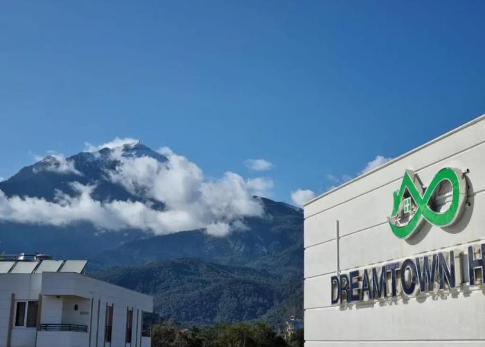 Dream Town Hotel & Restaurant