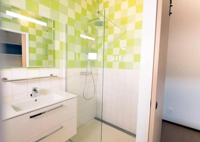 Luxury Lodge, 2 Bathrooms, Near the Sea