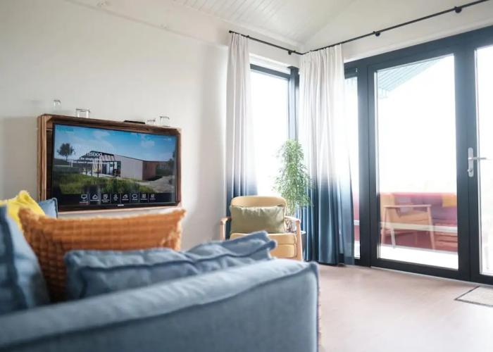 Comfy Lodge Close to Sea With Microwave