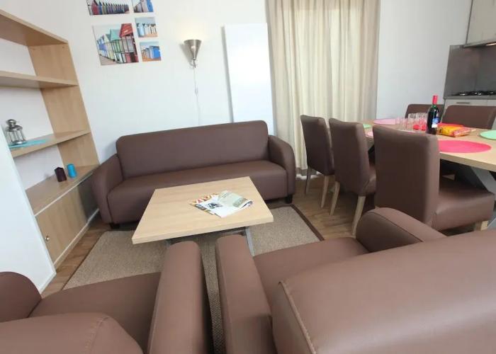 Single Storey Lodge With Dishwasher, Near the Beach