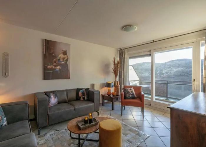 Beachside Apartment With Balcony