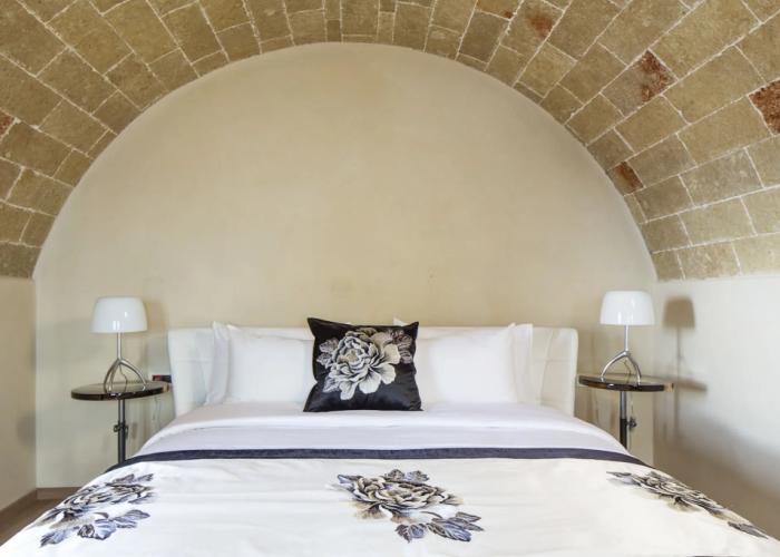 Moni Emvasis Luxury Suites