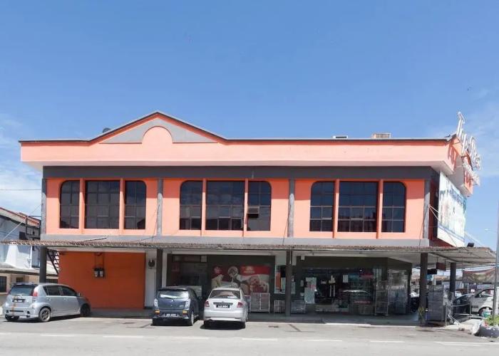 OYO 43915 T P Hotel