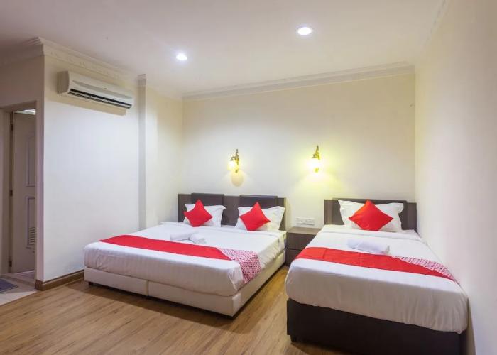 OYO 43915 T P Hotel
