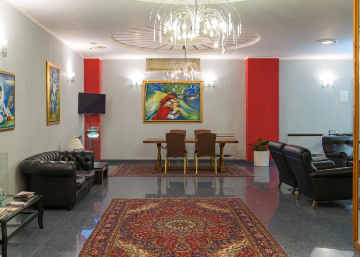 Royal Hotel
