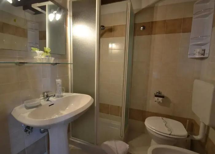 With Pool and air Conditioning