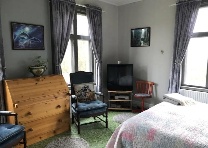 2-bed Apartment Overlooking the River
