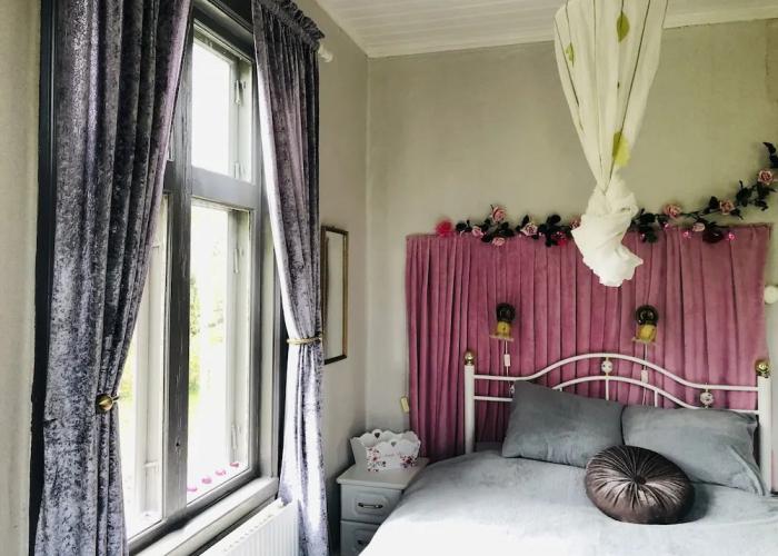 2-bed Apartment Overlooking the River