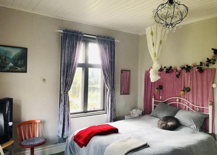 2-bed Apartment Overlooking the River