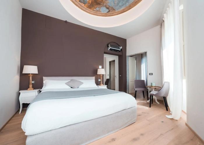 Villa Riviera Suites