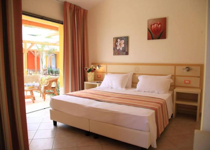 Hotel Baia Di Trainiti