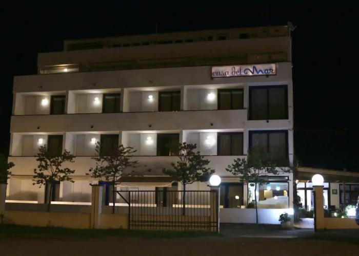 Casa Del Mar Hotel