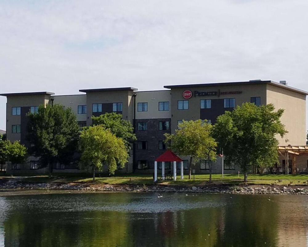 Best Western Plus Okotoks Inn & Suites