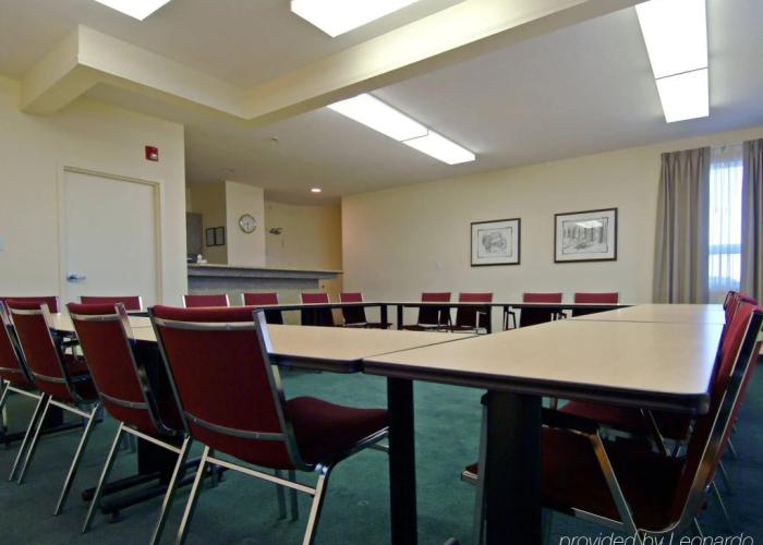 Lakeview Inns & Suites - Okotoks