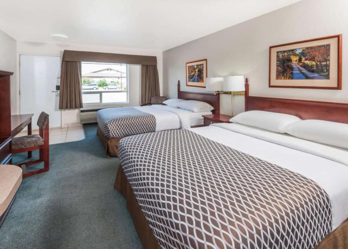 Super 8 by Wyndham High River AB