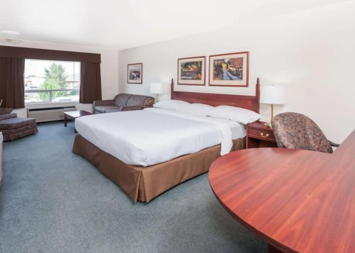 Super 8 by Wyndham High River AB