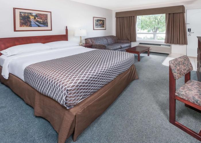 Super 8 by Wyndham High River AB