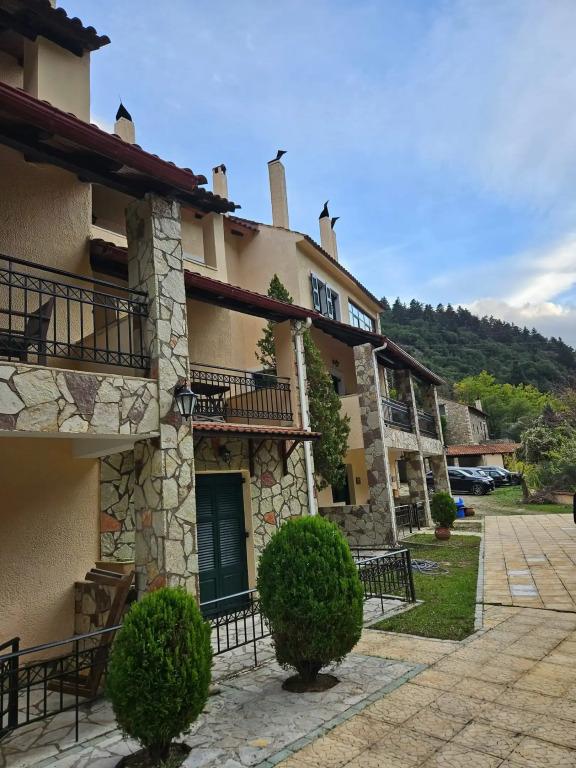 Muntenia Inn Apartments & Suites