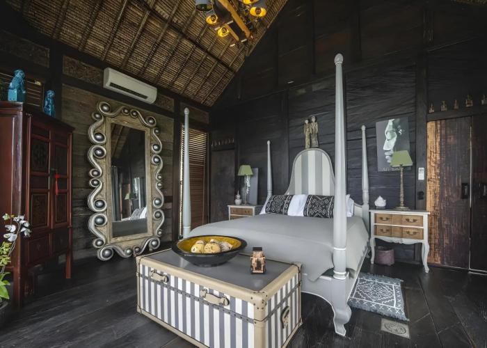 Absolute Beachfront Romantic Villa Laut