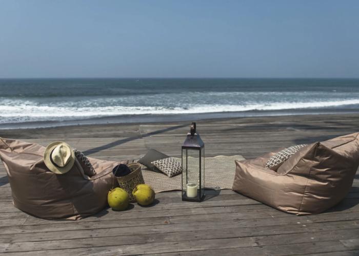 Absolute Beachfront Romantic Villa Laut